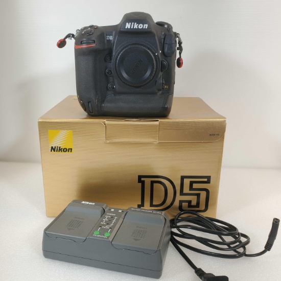 Photographer's Estate; Used DSLR Nikon D5a Camera Dual XQD Body Only In Box 2 Batteries And Charger