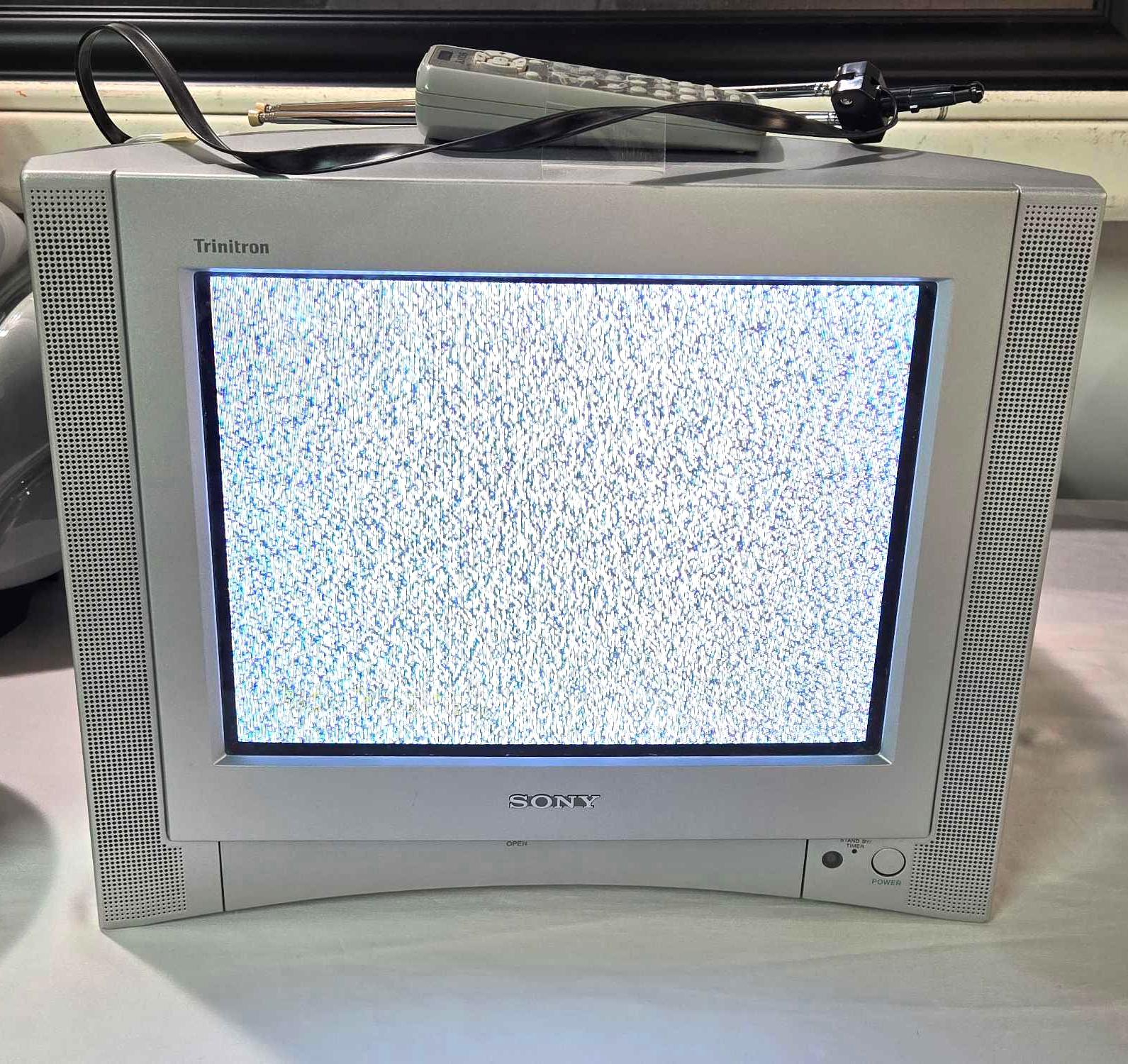 2003 Sony Trinitron Color Gaming TV | Proxibid