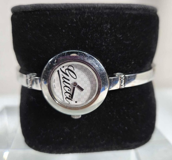 Used Gucci Silver 105 Series Hinged Bangle Bracelet Quartz Wrist Watch