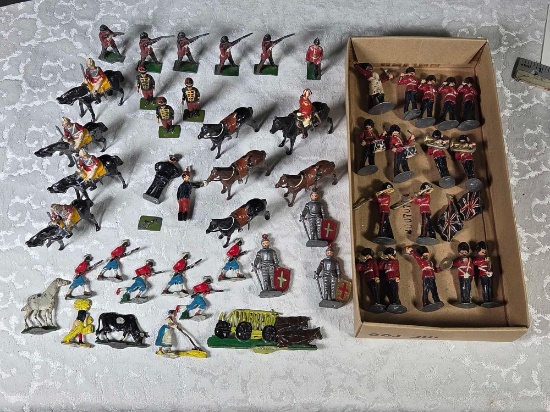 Tray Lot of Toy Soldiers - lead Full FIgure, Flats and More