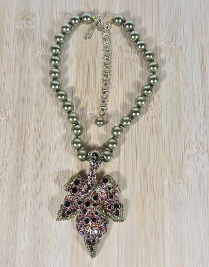 Lovely Nwot Heidi Daus Many Hues of Autumn Leaf Pendant on Hand Knotted Statement Necklace