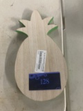 Wooden pineapple shaped blank with green edges. Perfect for all sorts of crafts