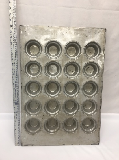 Industrial Size Muffin Pan/Chicago Metallic 455D