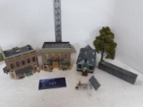 Decor Lot, 3 small buildings, tree, etc