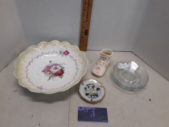 Ceramic shoe, ashtray, serving bowl, six glass small plates