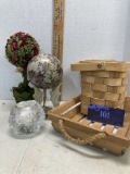 Round objects and baskets, floral ball, ball stand, low wood tray, etc
