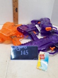 4 purple, 2 orange Water guns