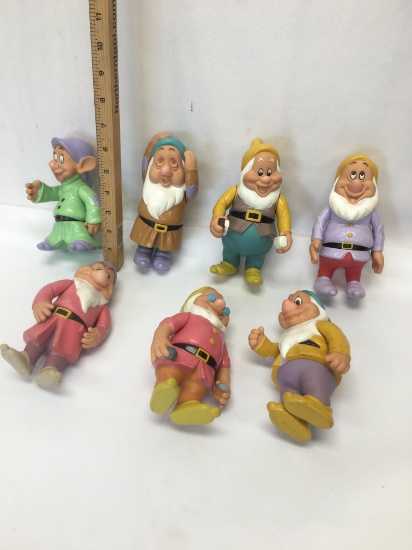 Vintage Walt Disney's 7 Dwarfs Figures/Made in Thailand