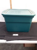 Sterilite 18 gallon tote with lid/green
