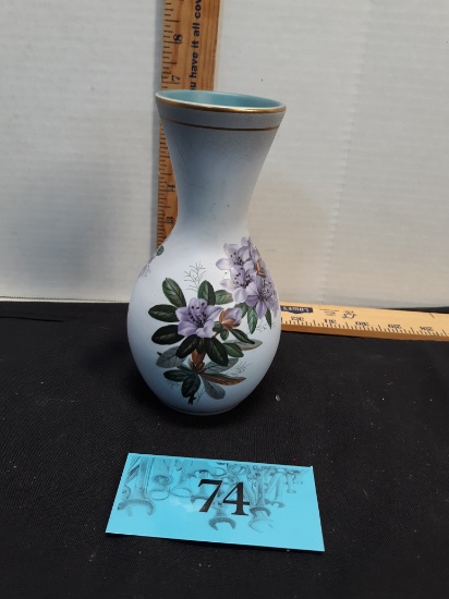 Flora Plateel Gouda #1265 Lavender vase w/flowers