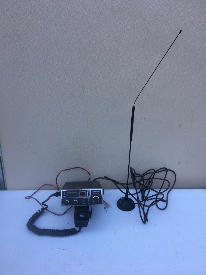 Realistic TRC-422A 40 Channel Citizens Band Transceiver with Antenna