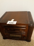 Antique Radio, does not work