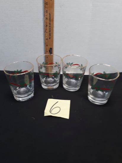Set of 4 Glass Christmas Tumblers