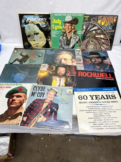 Box Lot/Vintage Vinyl Records (Bobbie Gentry, Judy Lynn, David Alan Coe, Rockwell, ETC)