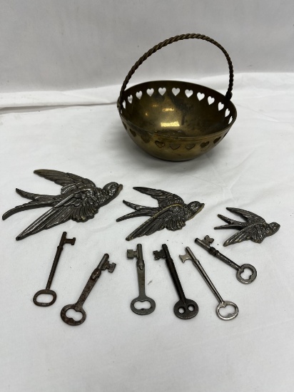 Box Lot/Skeleton Keys, Brass Bowl, ETC