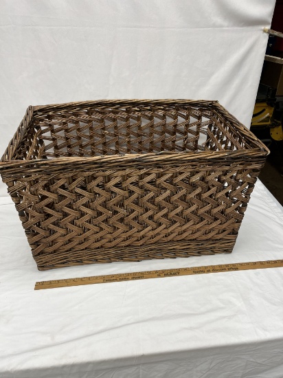 Large Woven Wicker/Ratan Basket (Toy Box, Laundry Basket, Décor?)