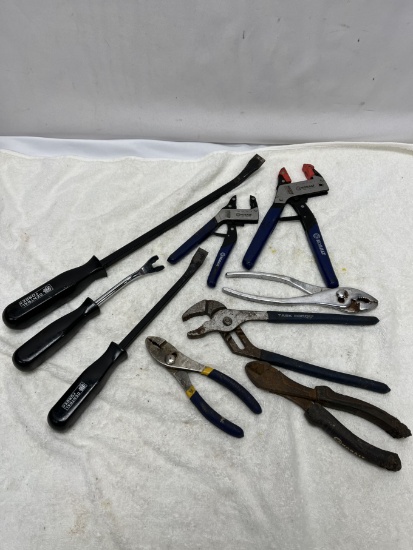 Box Lot/Tools, Pry Bars, Kobalt Magnum Grips, Pliers, ETC