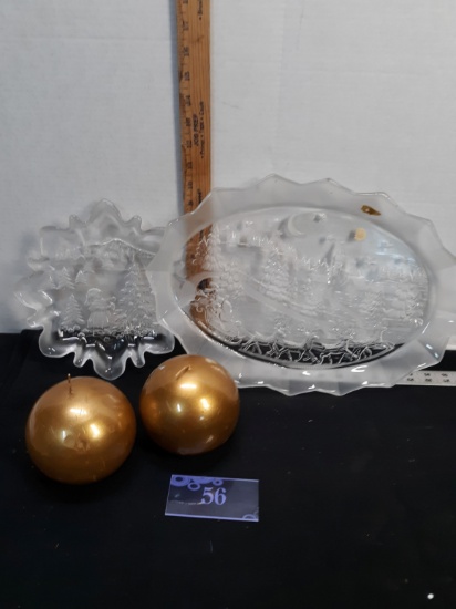 Christmas serving plates, 1 small, 1 large, 2 candles