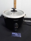 Continental Crock Pot, powers on