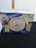 International Heartland 20 pc Dishware set