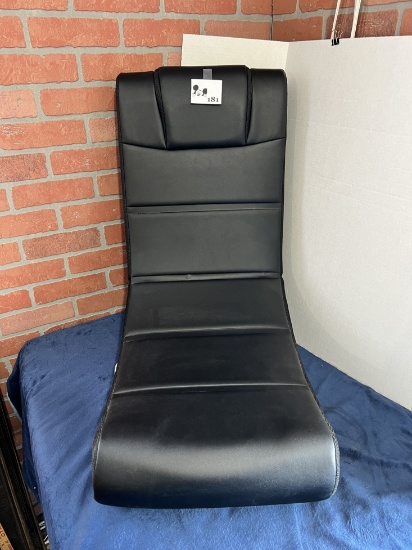 Foldable gaming chair