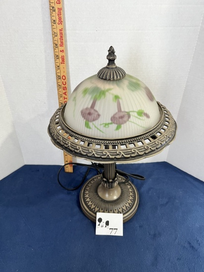 Tiffany style floral glass shade lamp