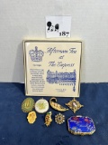 Brooch lot with picture