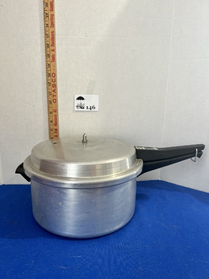 Mirro Matic Pressure Cooker 6 QT.