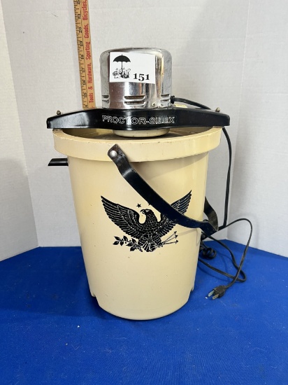 Vintage Ice Cream Maker - works
