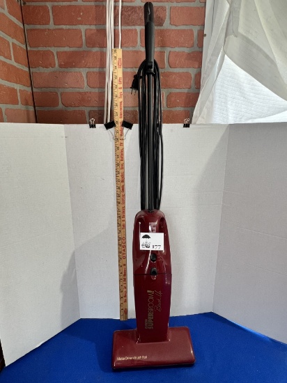 Eureka SuperBroom Vacuum - works