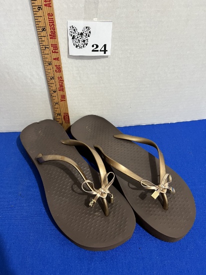 Vionic Beach Flip Flops size 8 - new