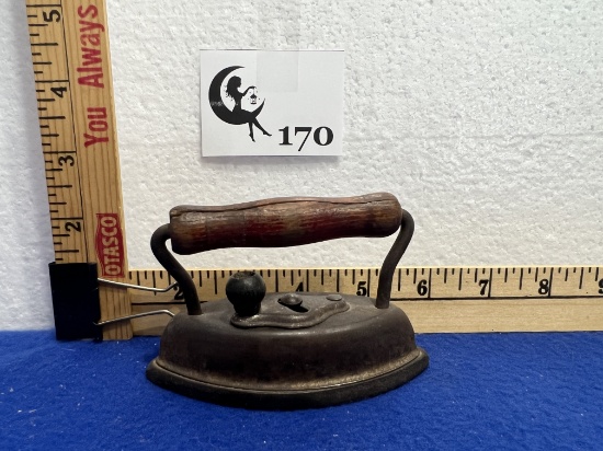 Antique Dover Sad Iron No.902