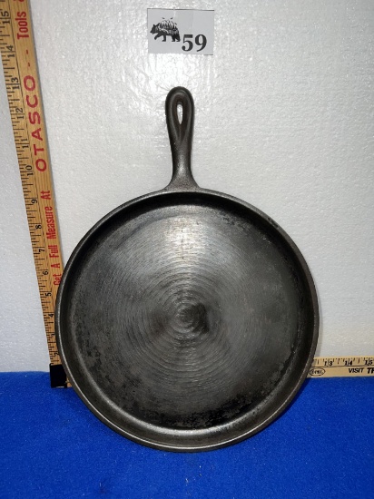 Vtg Cast Iron Skillet 9"