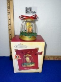 Hallmark Keepsakes Looney Tunes Tweety Bird Deck the Halls Ornament