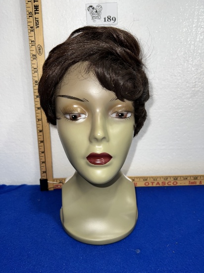 Womens Short Hair Wig w/ Mannequin Head