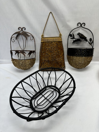 Box Lot/Metal Décor Pieces