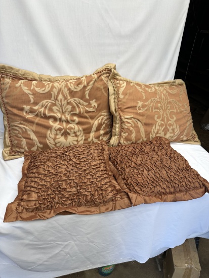 (4) Décor Pillows