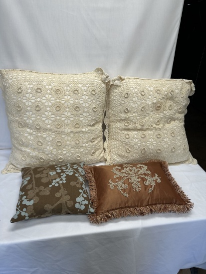 (4) Décor Pillows