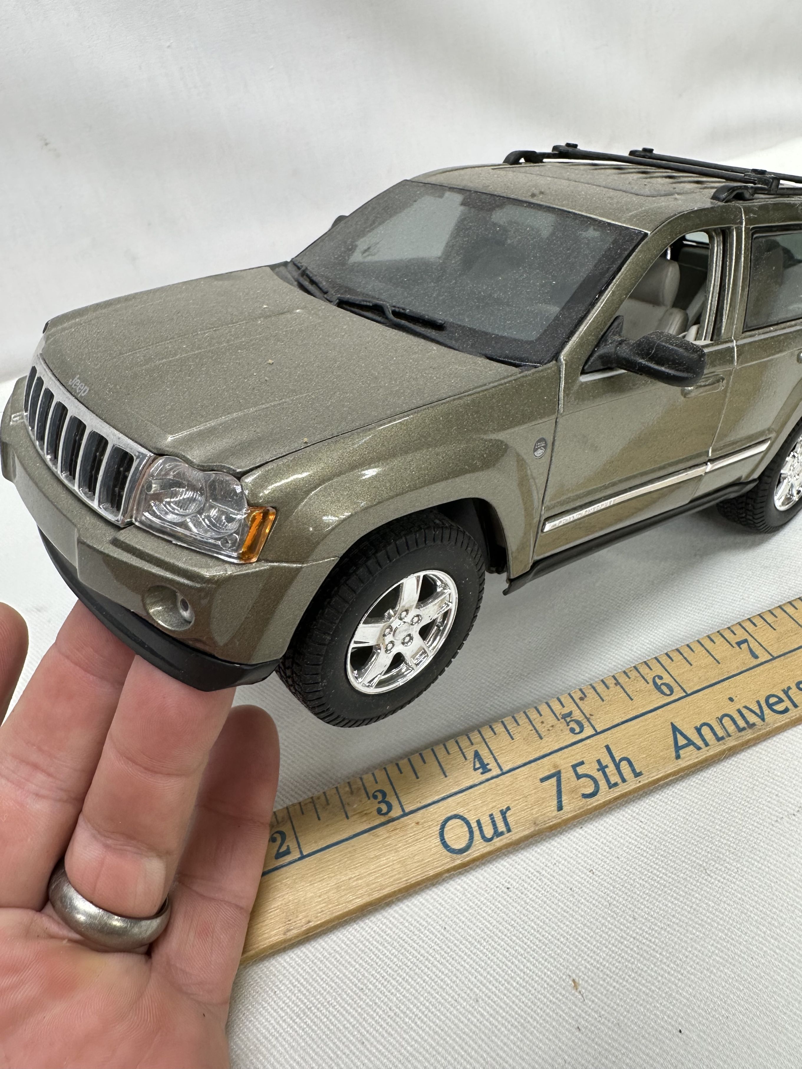 Maisto 1:18 2005 Jeep Grand Cherokee Special Edition | eBay