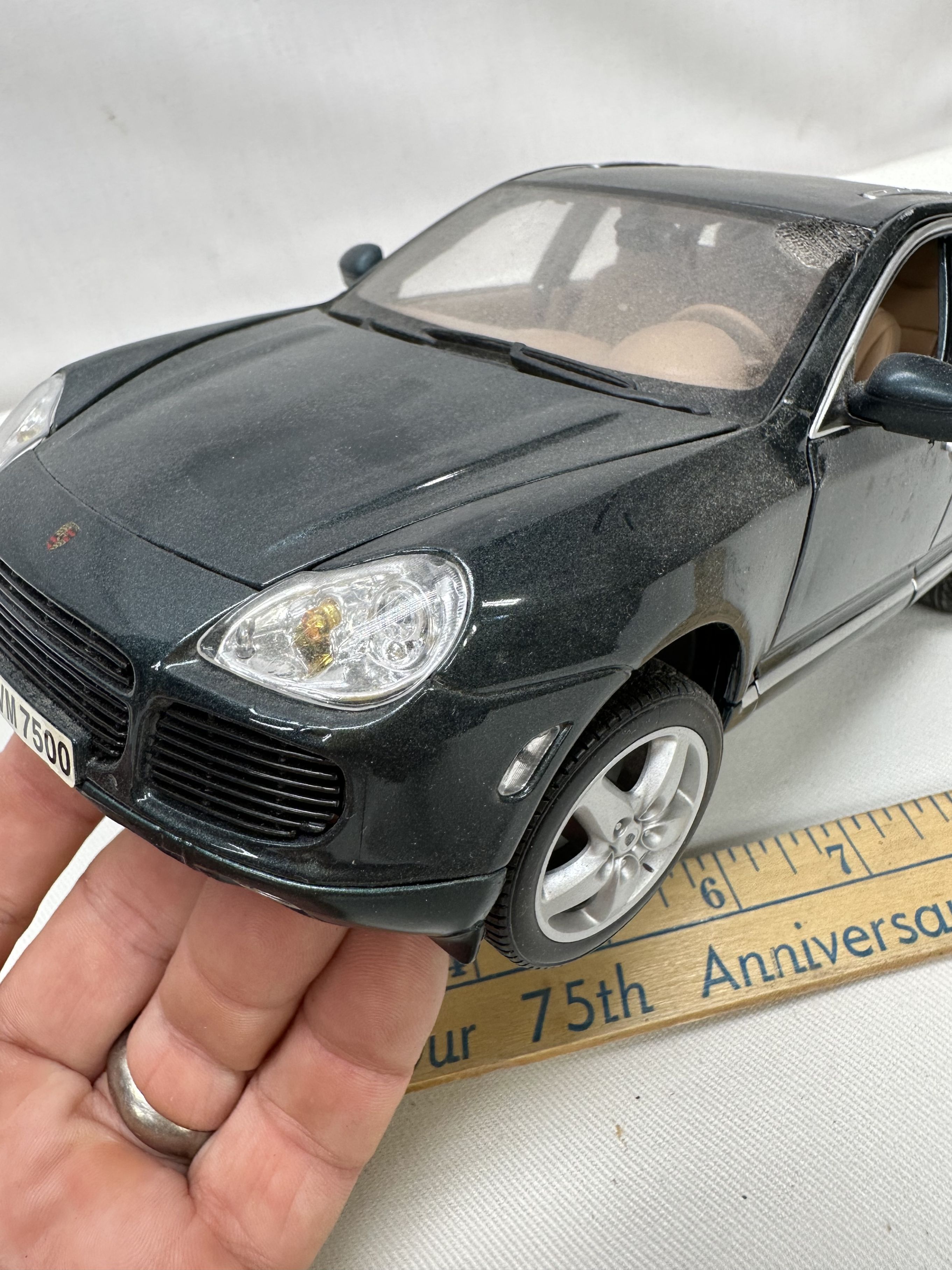 Maisto 1:18 Scale Die Cast/Porsche Cayenne Turbo | Proxibid