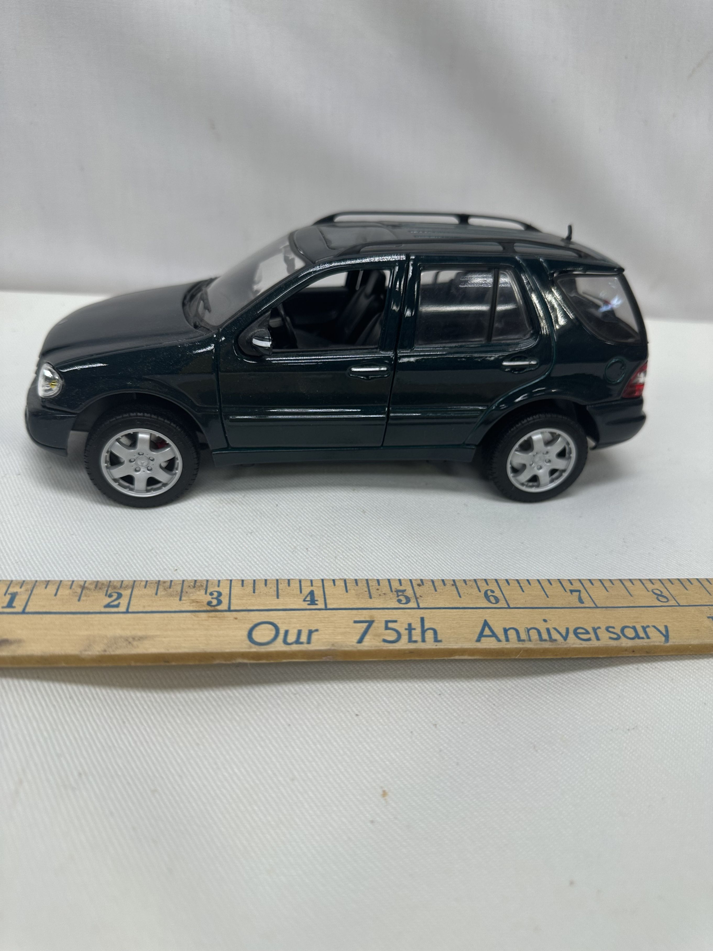 Maisto 1:18 Scale Die Cast/Mercedes Benz ML Class | Proxibid