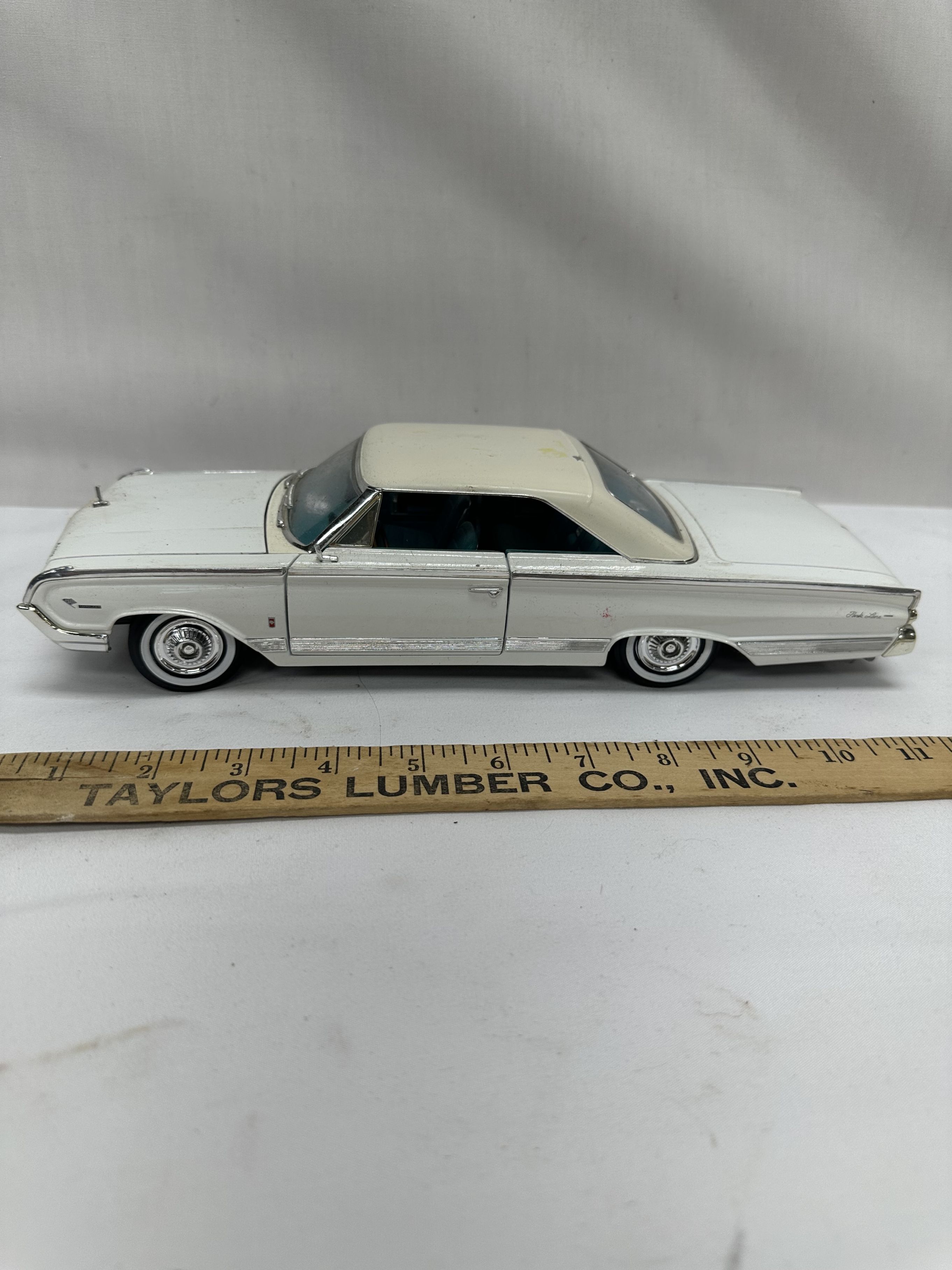 Road Signature 1/18 Scale 1964 Mercury Marauder | Proxibid
