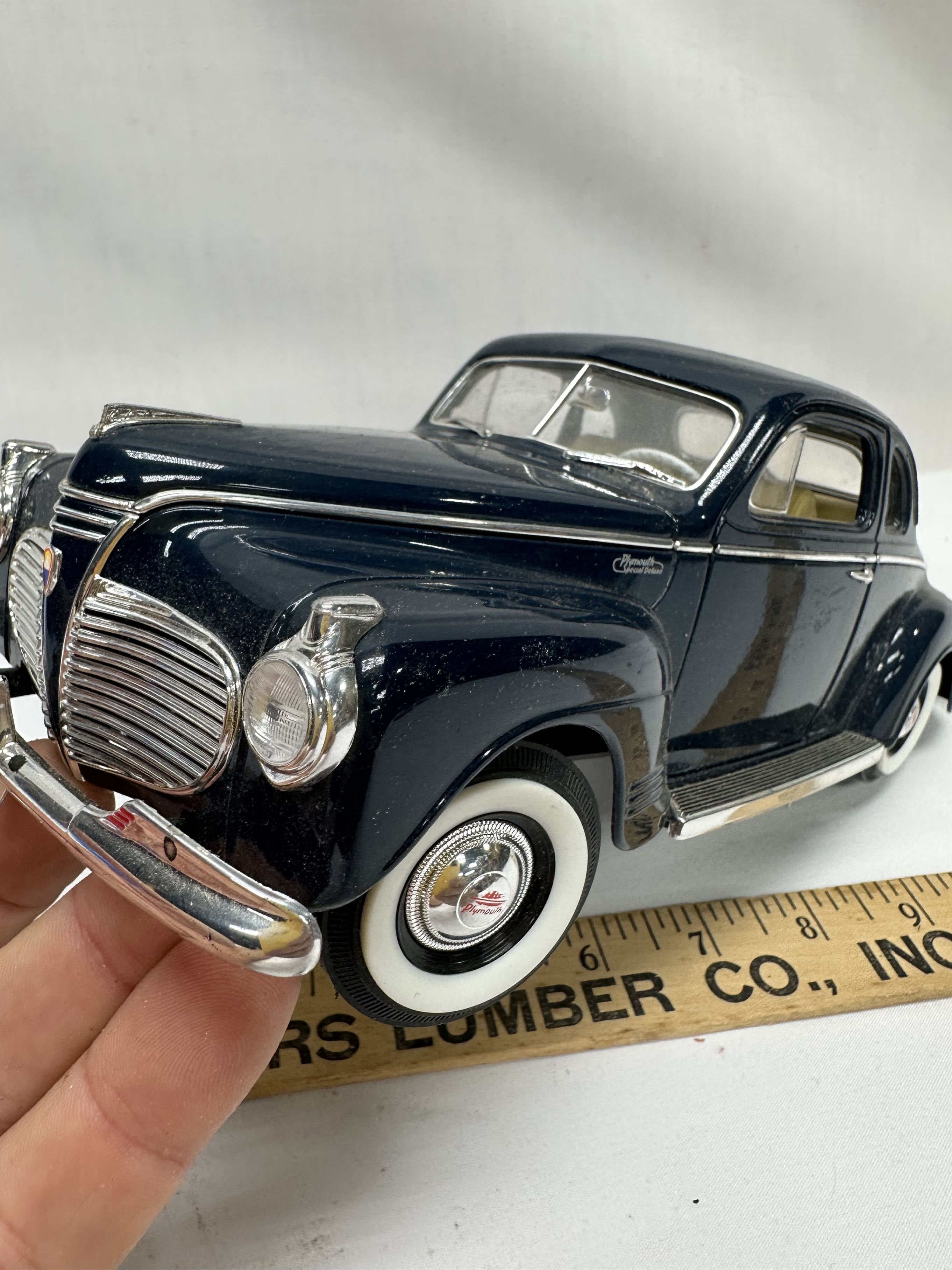 Road Signature 1/18 Scale 1941 Plymouth Die Cast | Proxibid