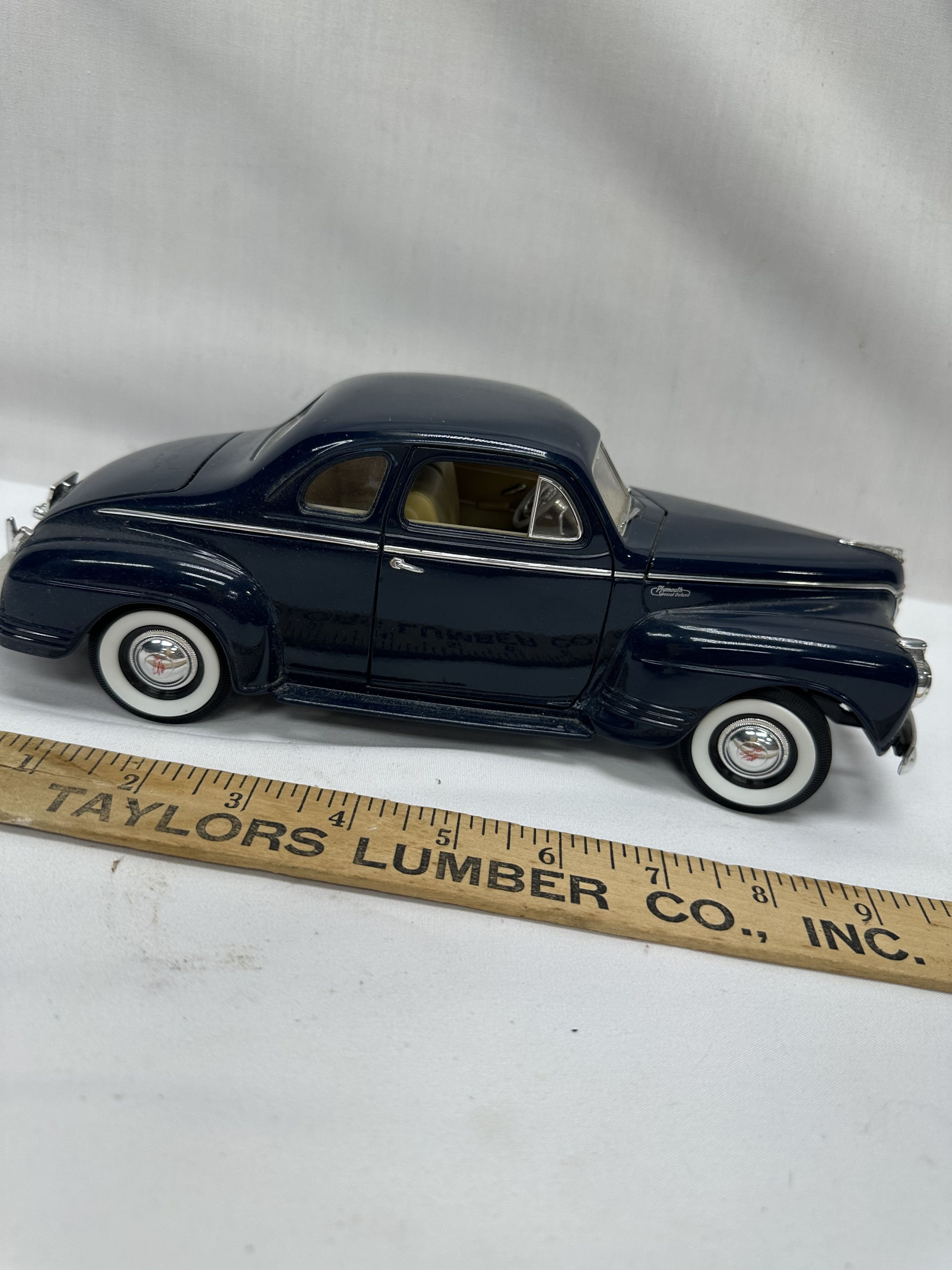 Road Signature 1/18 Scale 1941 Plymouth Die Cast | Proxibid