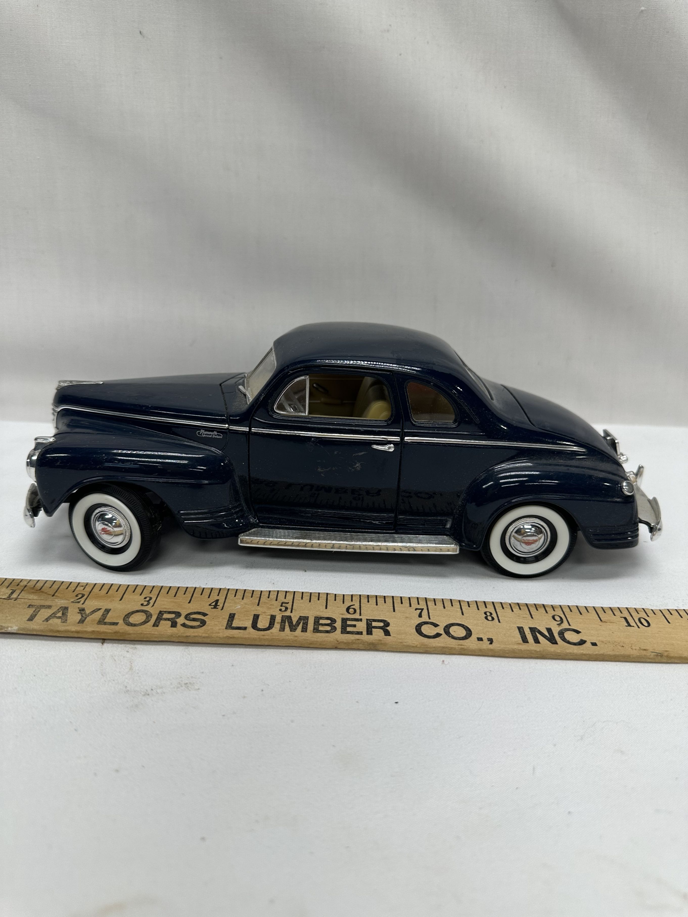 Road Signature 1/18 Scale 1941 Plymouth Die Cast | Proxibid