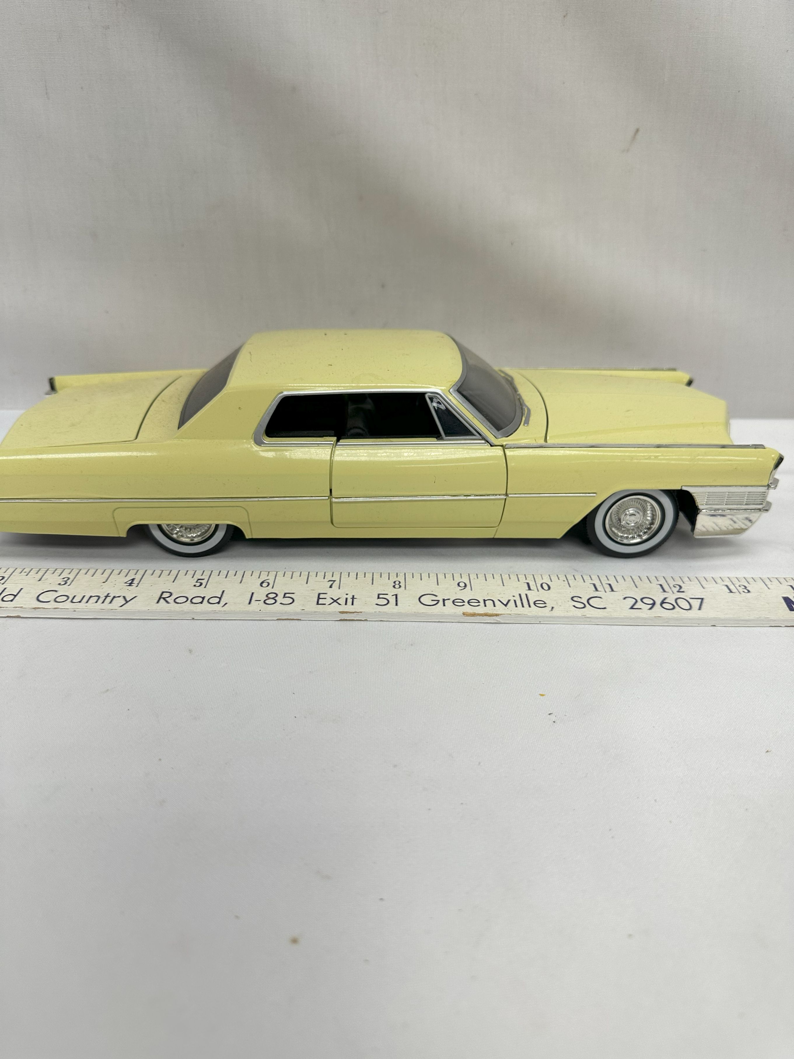 JADA 1965 Cadillac Deville 1:18 Scale Die Cast | Proxibid