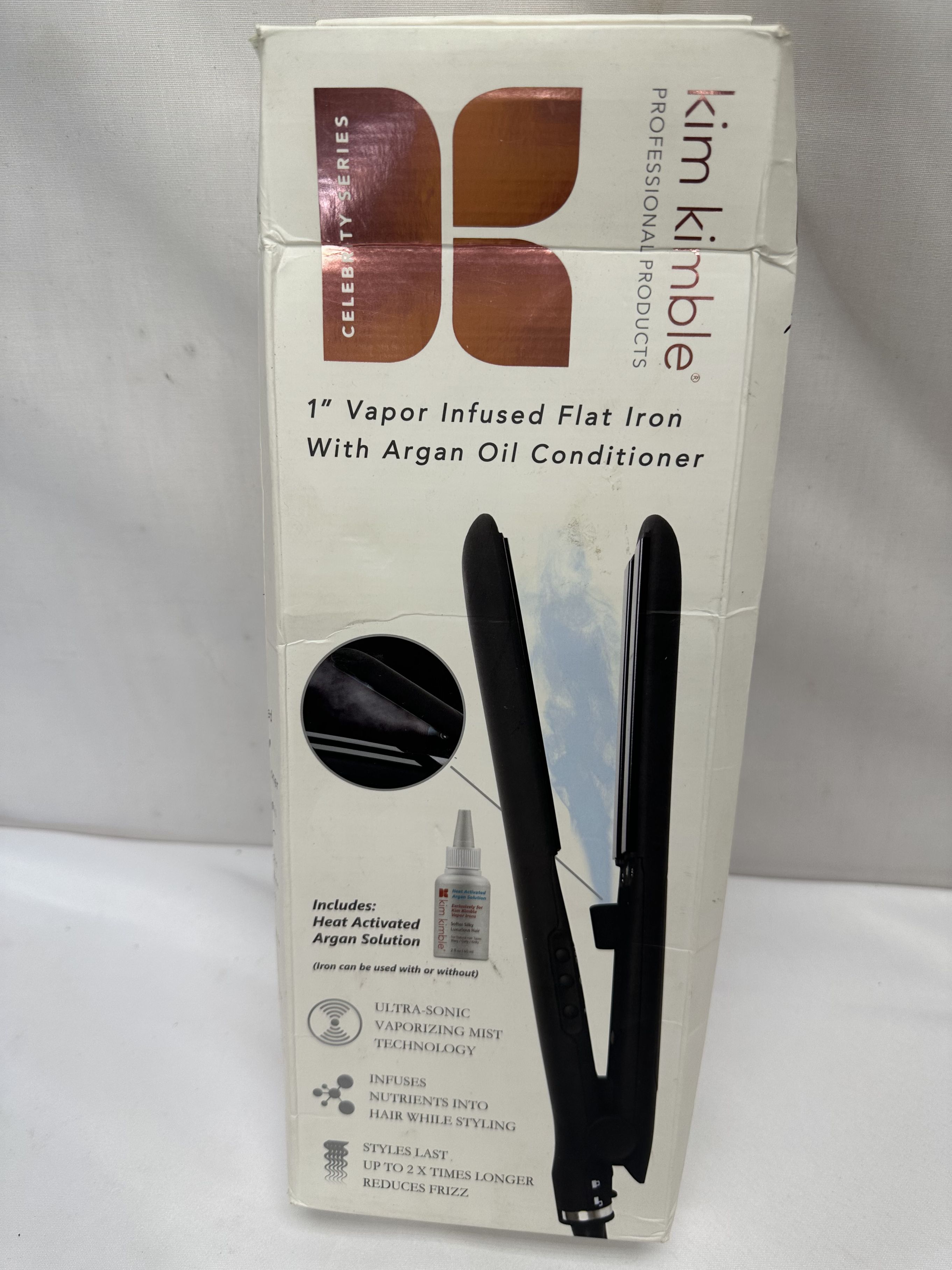 Vapor infused flat outlet iron