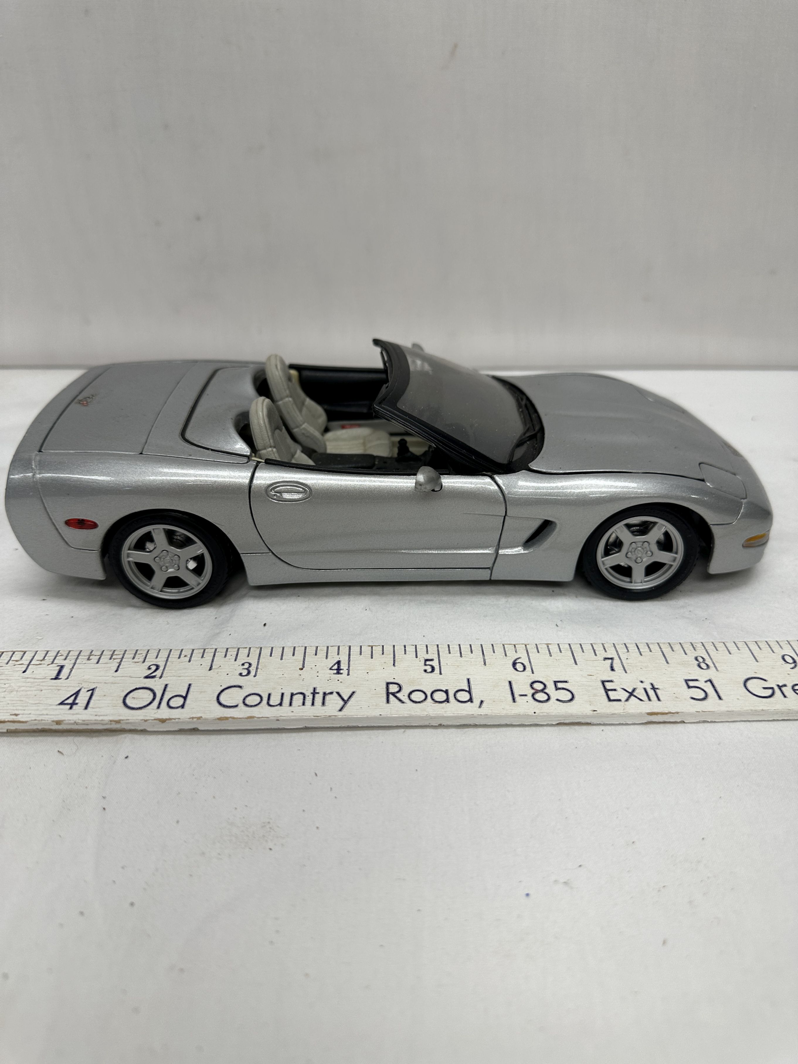 Miniature Chevrolet Corvette 1/18 GT Spirit (C8) Z06 Cabriolet Metallise Rouge Foncé 2022 Miniature Chevrolet Corvette 1/18 GT Spirit (C8) Z06 Cabriolet Metallise Rouge Foncé 2022