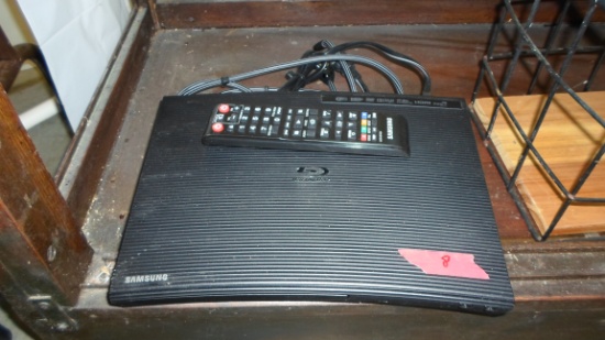 bluray player, samsung brand with the remote and HDMI cord