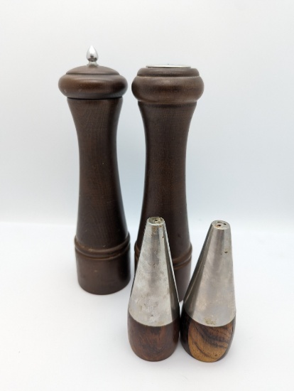 Modern Style Salt and Pepper Shakers (4)